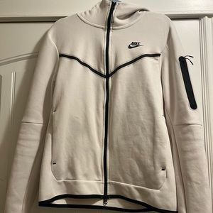 Gently Used Nike Tech